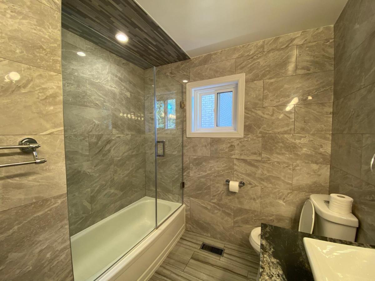 Yonge And Finch Subway !L Spacious & Bright Private Bedroom With Shared Amenties Toronto Eksteriør bilde