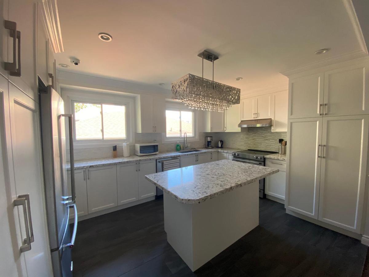 Yonge And Finch Subway !L Spacious & Bright Private Bedroom With Shared Amenties Toronto Eksteriør bilde